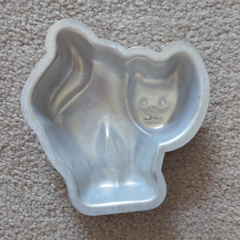 Cat-Shaped Silver Baking Mold